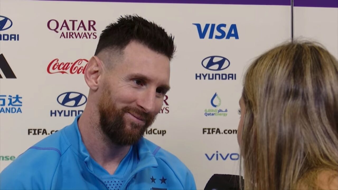 阿根廷記者在決賽前，令美斯會心微笑