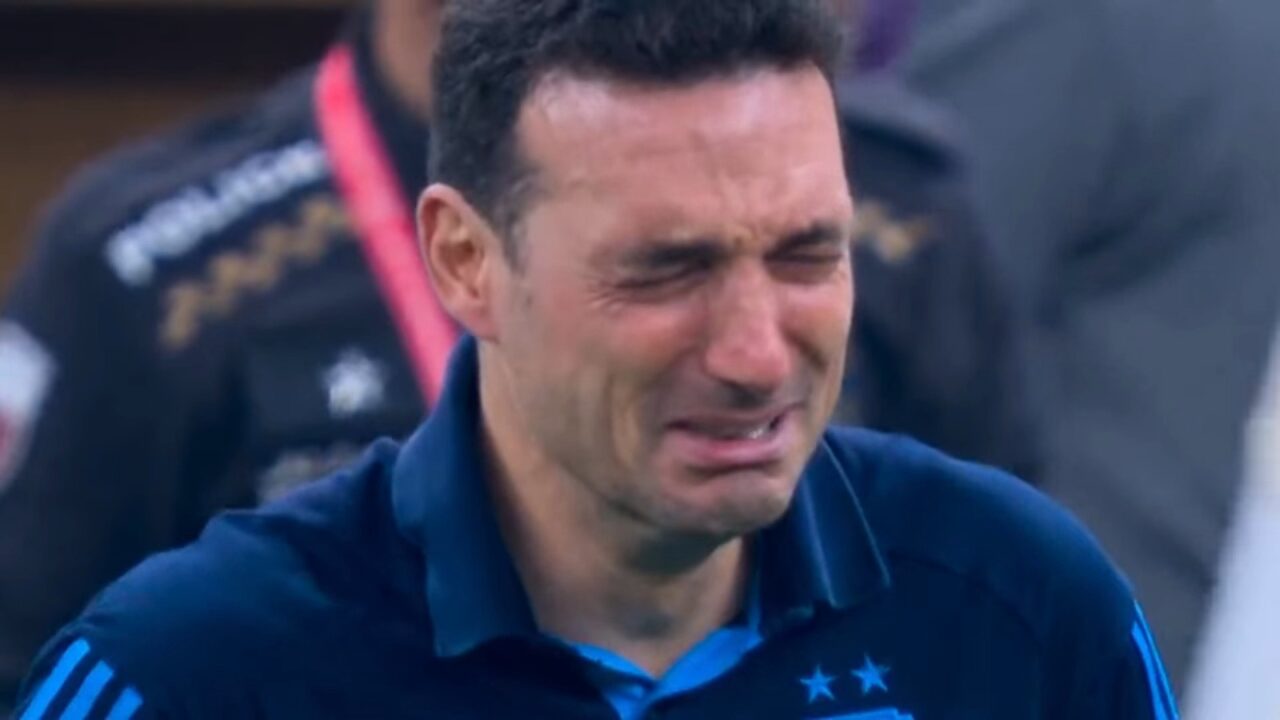 阿根廷教練史卡朗尼為國奪冠，流下快樂的眼淚
