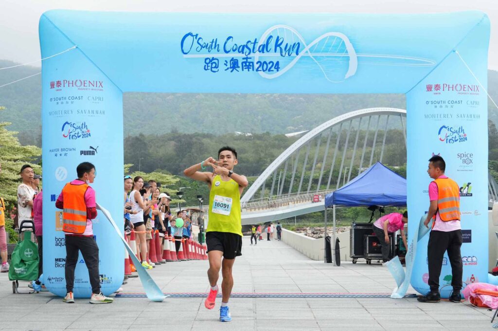 跑澳南2024 10 公里男子組總冠軍伍啟宏