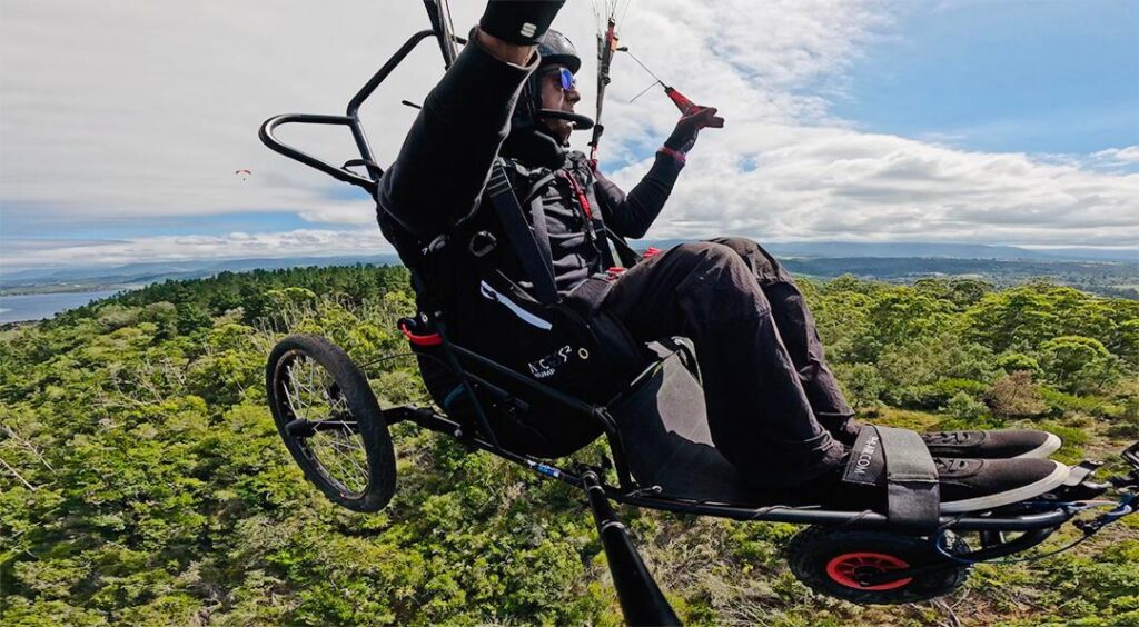 香港殘疾輪椅滑翔傘飛行員施杰浩